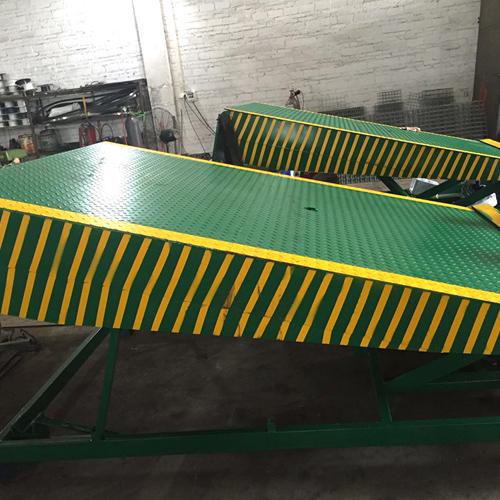 固定式登車橋(調節板）