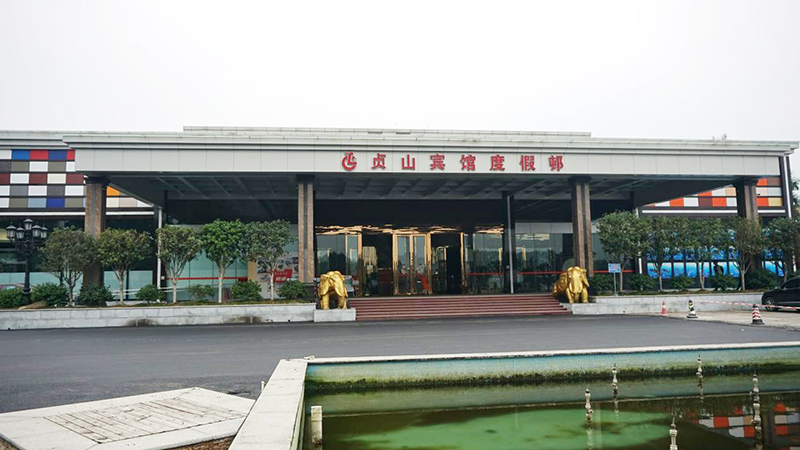 貞山賓館定制一款多功能升降T臺(tái)