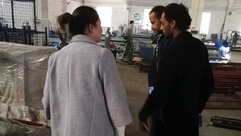 海外客戶為威麟勤力升降平臺點贊